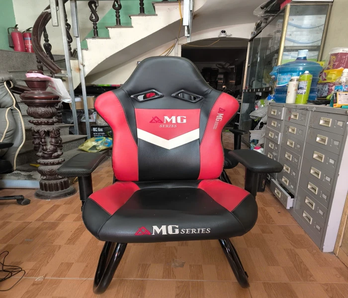 Ghế AMG đỏ cũ